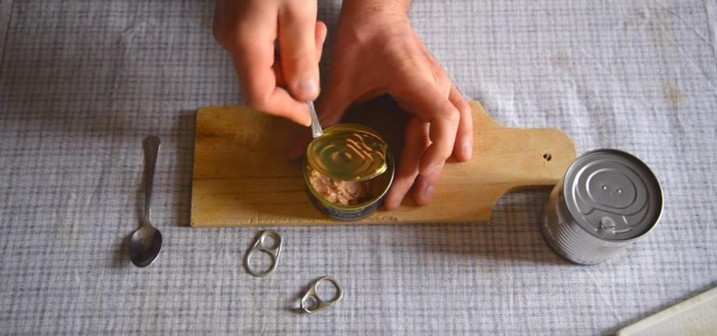 How to open a can without a can opener
