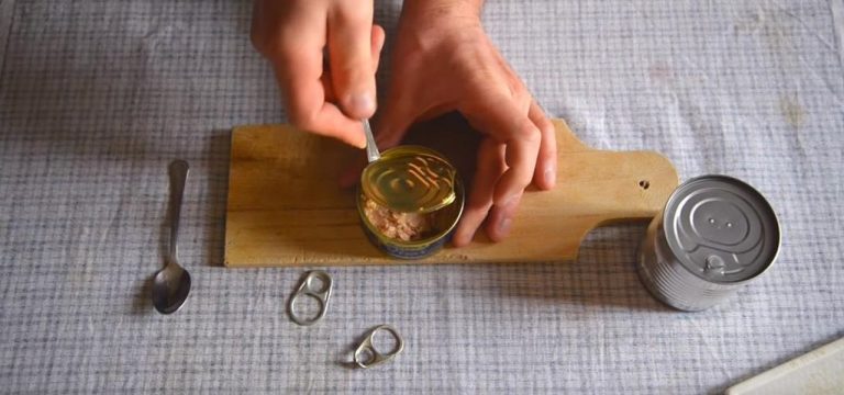 How to open a can without a can opener
